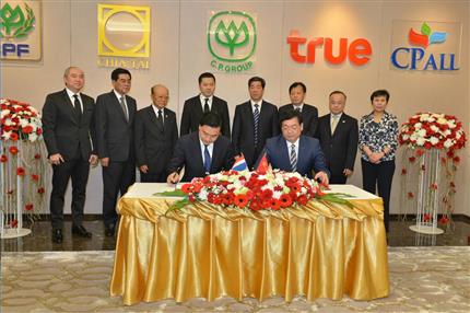 Chen Run’er met with Thai Deputy Prime Minister SomkidJatusripitak and witnessed the signing between HNCA and CP Group，Thai Smile Airways and Nok Airlines